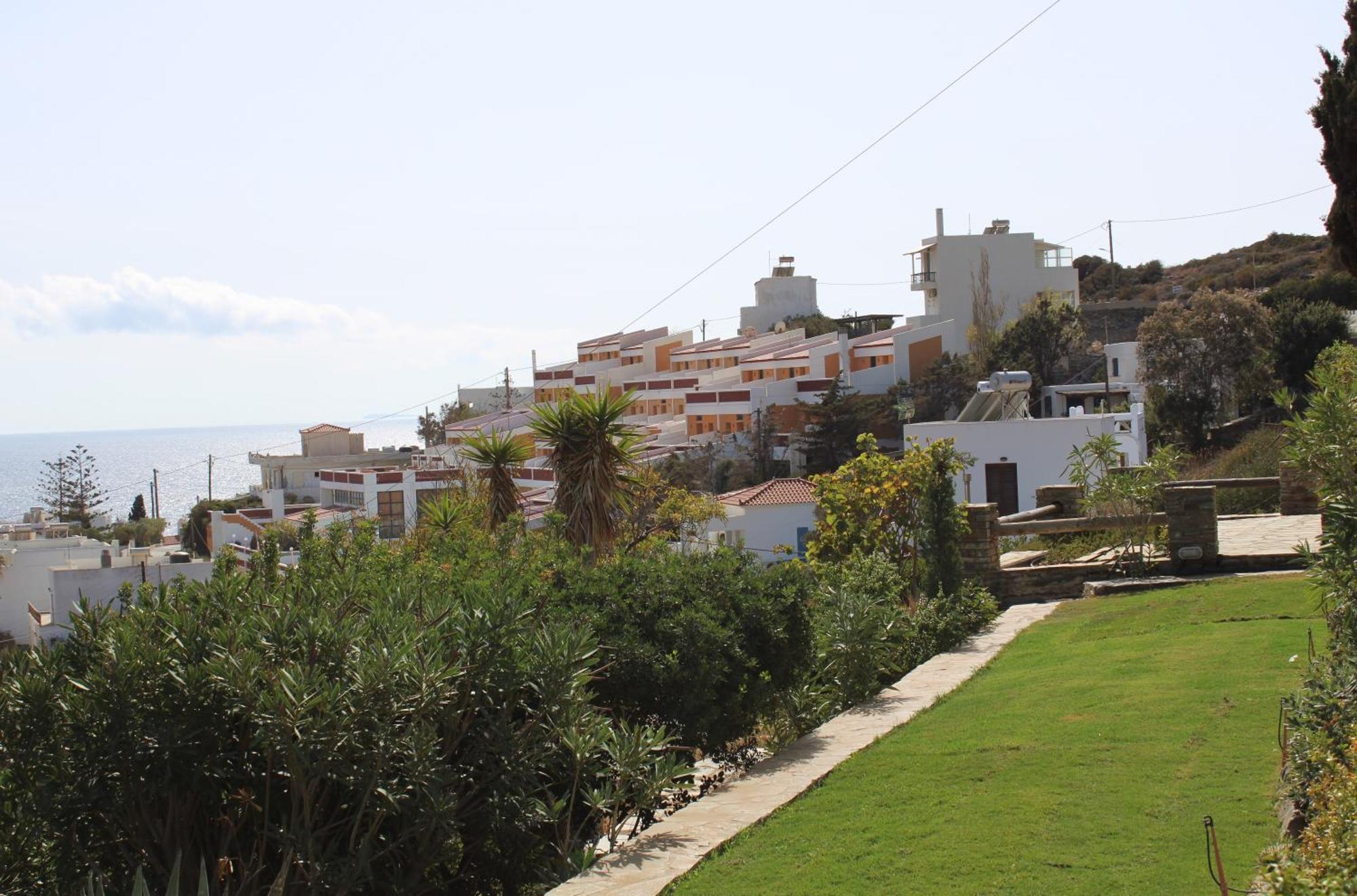 Blue Dolphin Hotel Batsi  Exterior photo