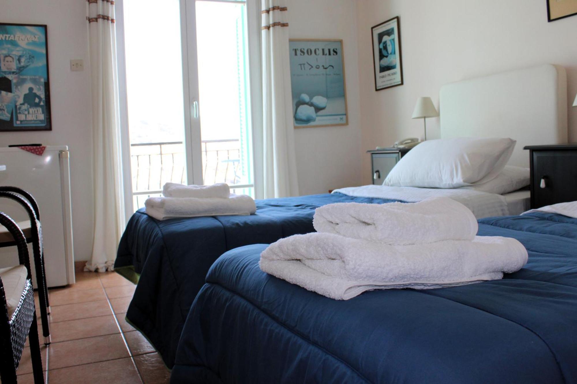 Blue Dolphin Hotel Batsi  Exterior photo